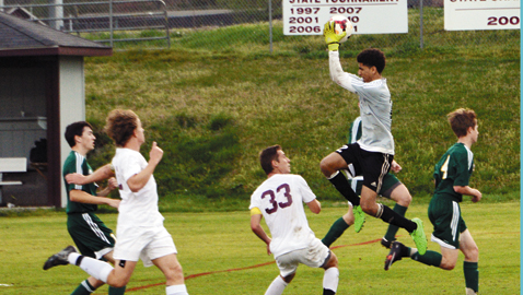 Bearden overcomes slow start to down Green Wave 4-1