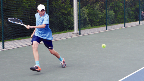 Gary Carter outlasts friend and rival to help Farragut down HVA 5-4