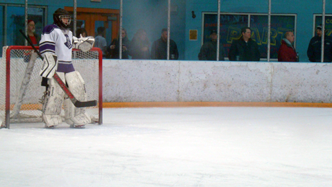 Ice Dawgs survive test, down Knights 2-1