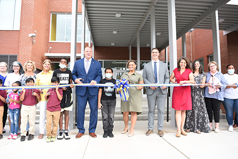 Board chair recognizes departing members at BOE meeting