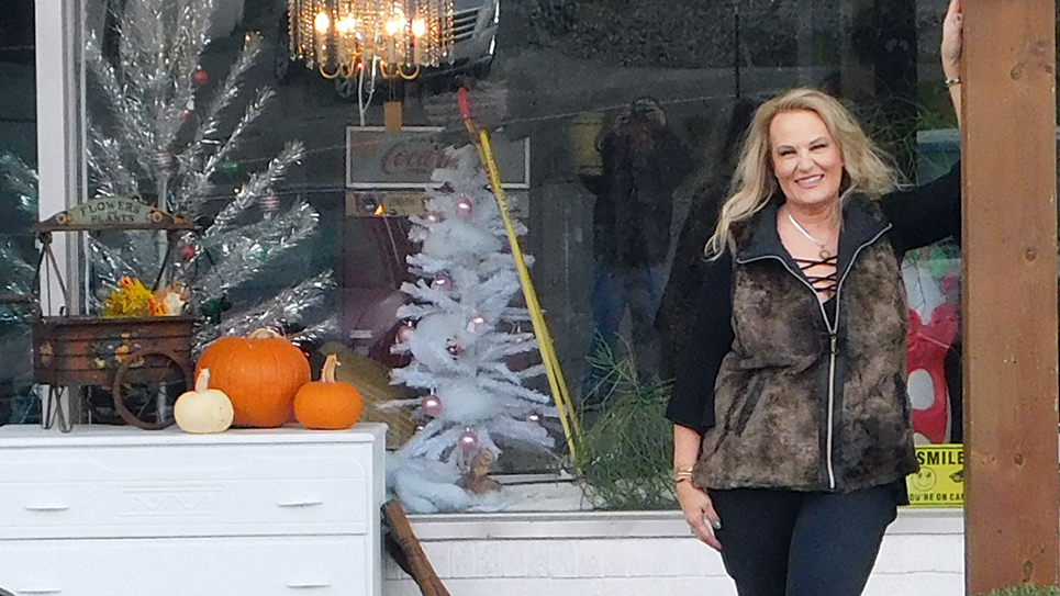 Floyd’s Antique and Estate Sales to host Christmas Open House Saturday